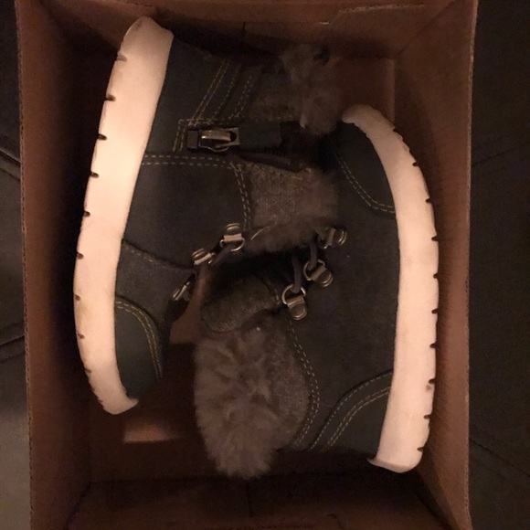 Uggs toddler boots - Picture 1 of 1